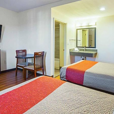 Motel 6 Maple/Main Hesperia Esterno foto
