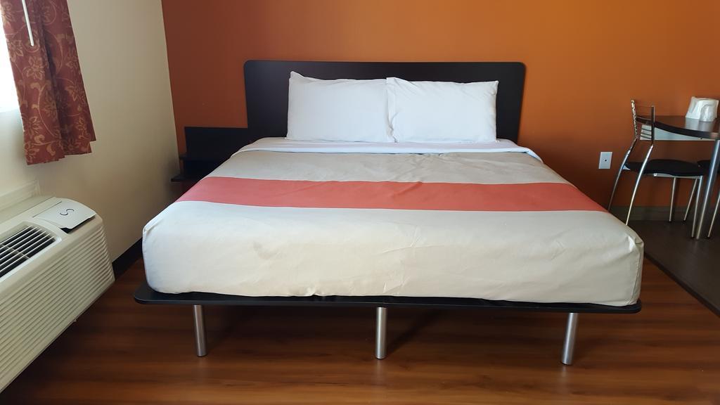 Motel 6 Maple/Main Hesperia Esterno foto